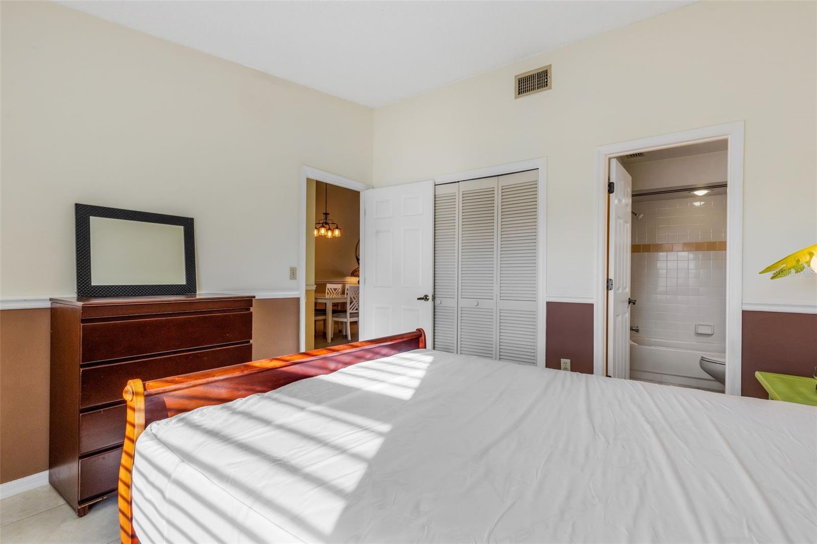 Image 29 of 44 For 4514 Weybridge  54