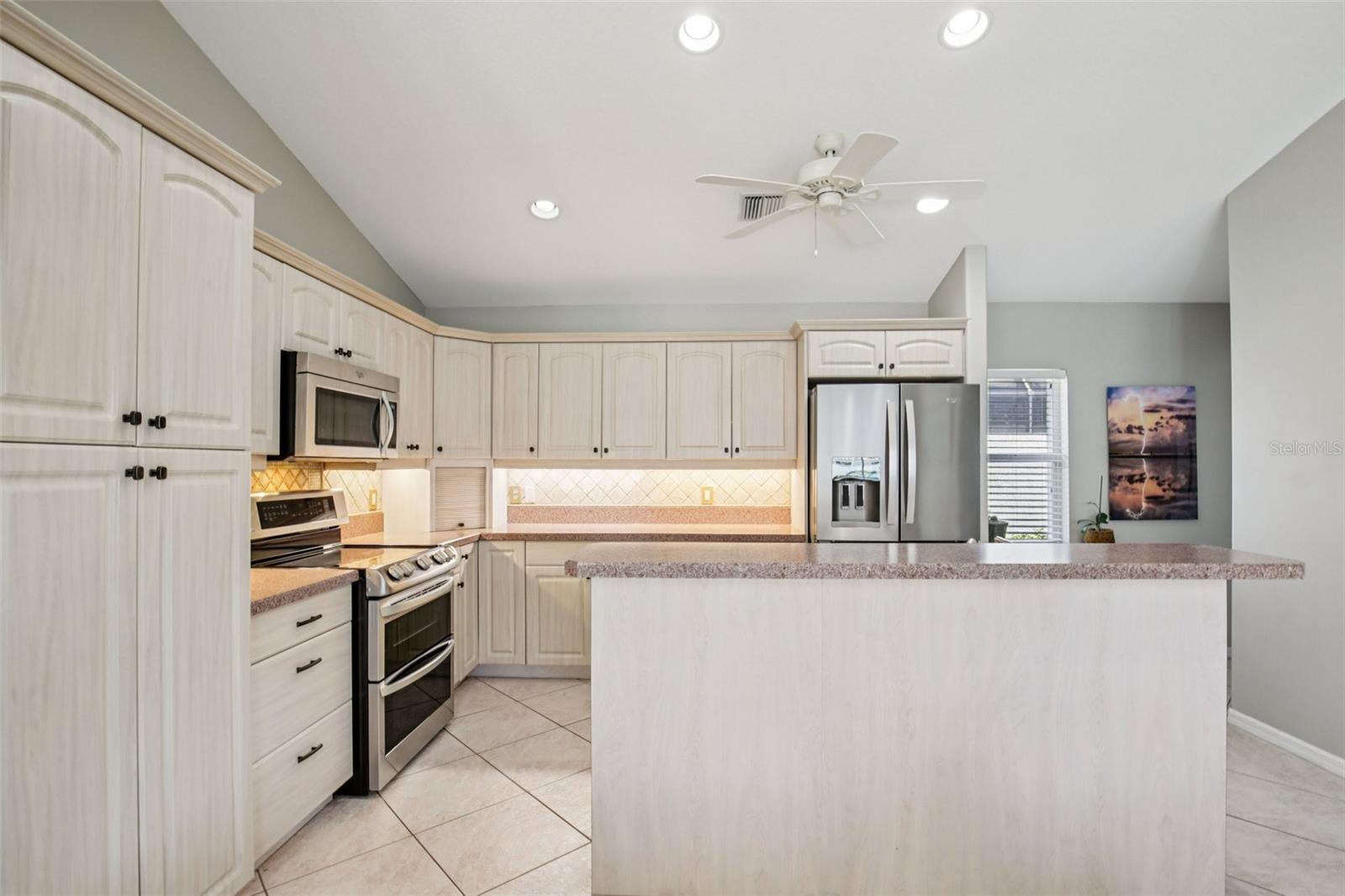 Image 8 of 30 For 155 Coco Palm Drive