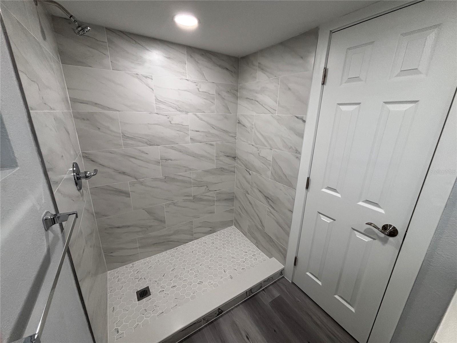 Image 5 of 12 For 2105 Allendale Avenue A