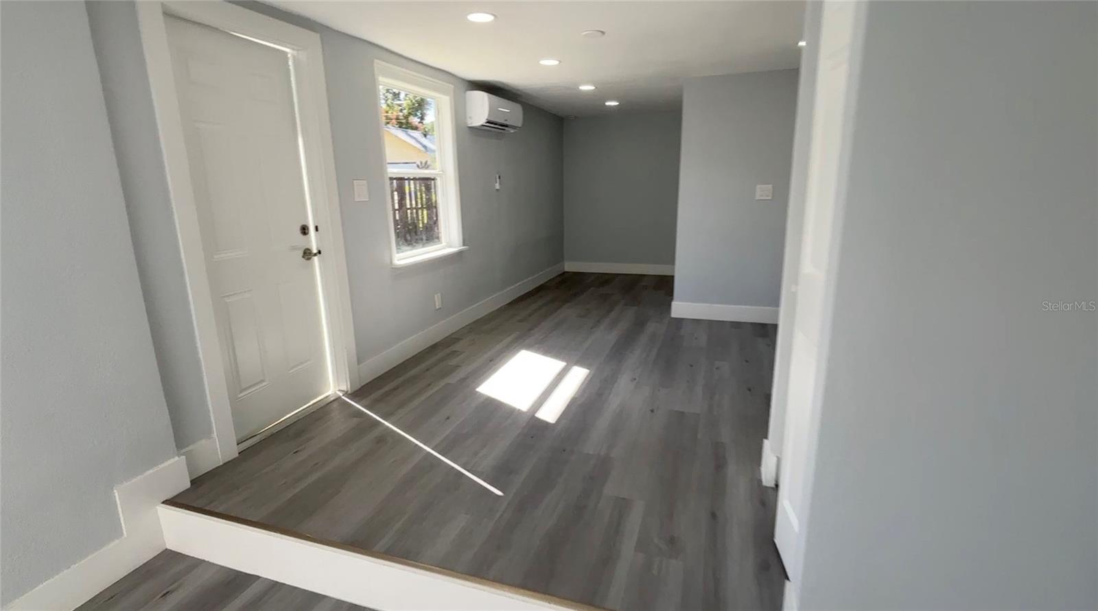 Image 6 of 12 For 2105 Allendale Avenue A