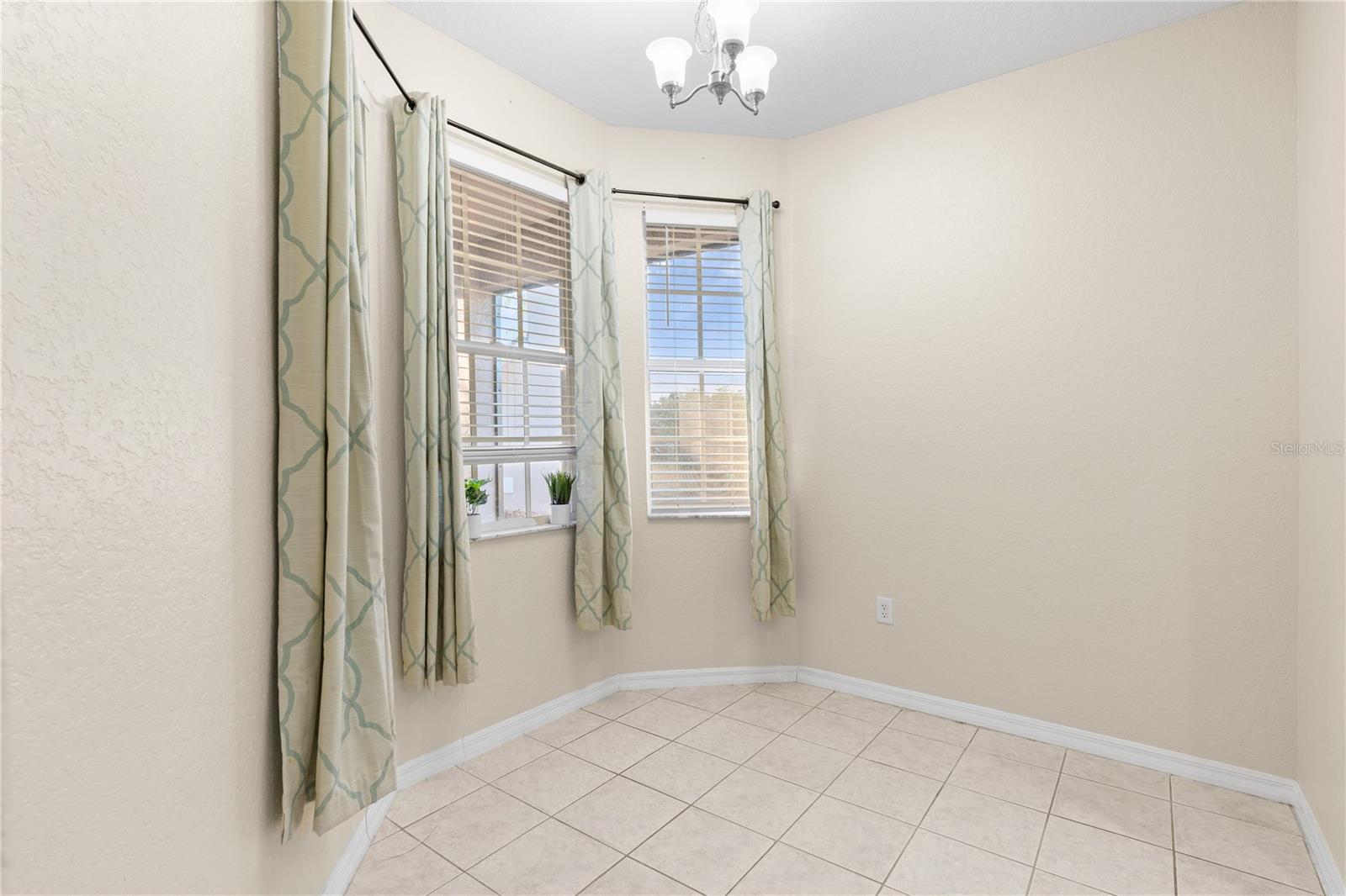 Image 6 of 49 For 7051 Chatum Light Run