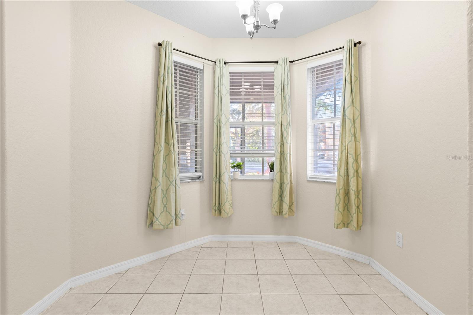 Image 8 of 49 For 7051 Chatum Light Run