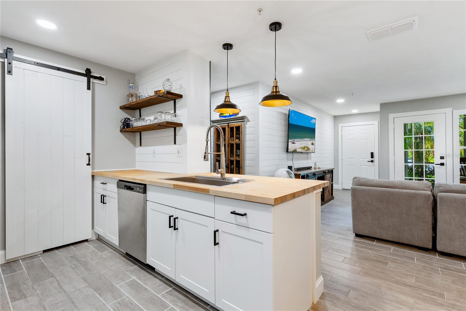 Image 13 of 35 For 7424 Vista Way 104