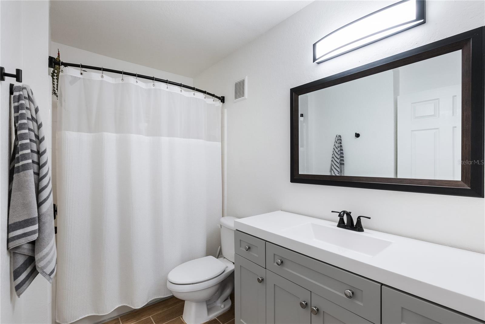 Image 17 of 35 For 7424 Vista Way 104