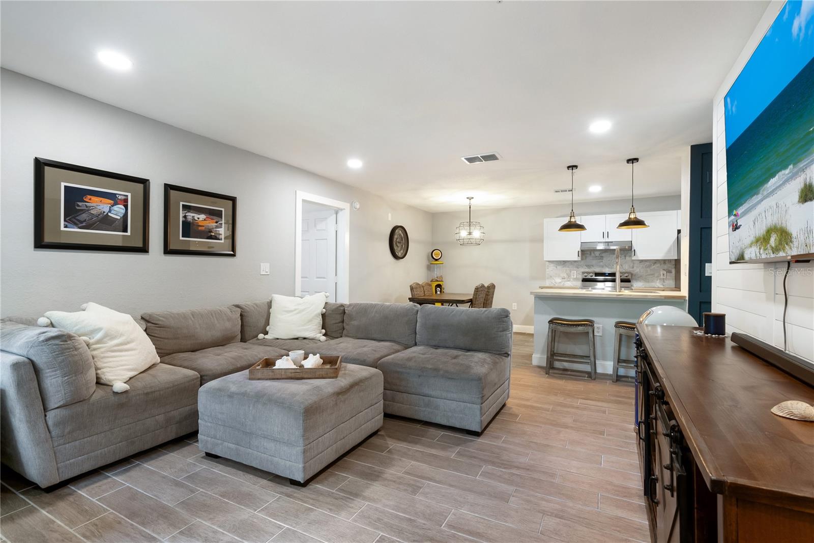 Image 2 of 35 For 7424 Vista Way 104