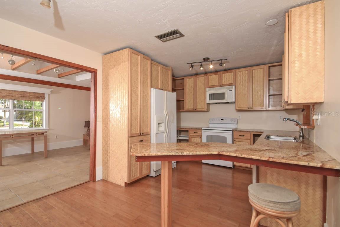 Image 11 of 31 For 1000 Gantt Avenue