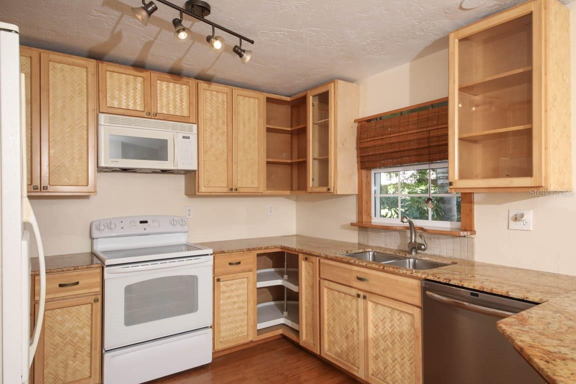 Image 13 of 31 For 1000 Gantt Avenue