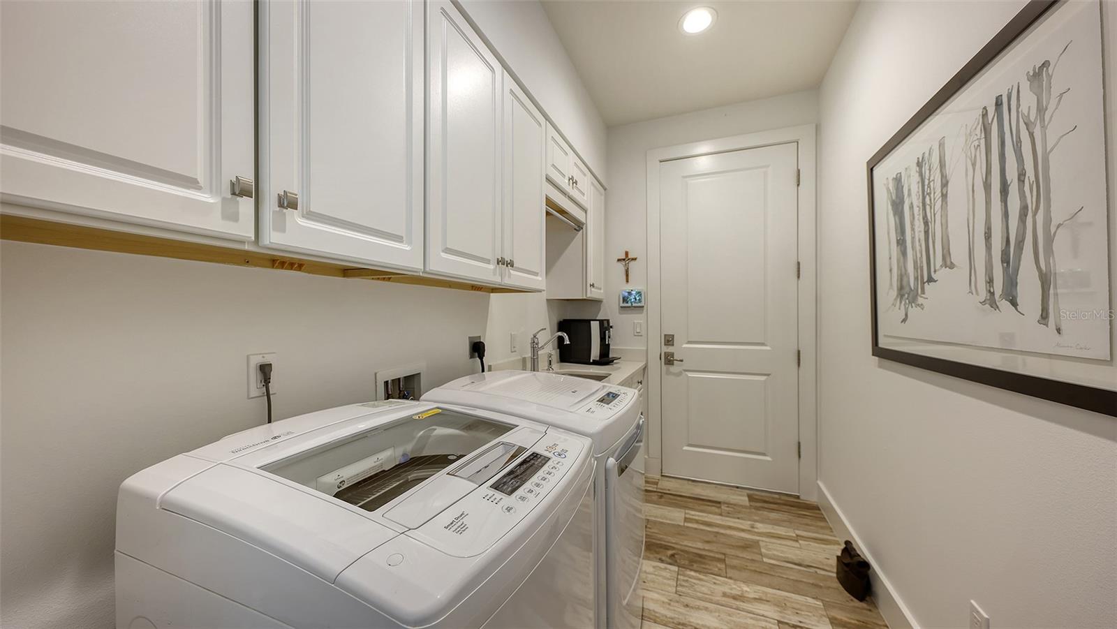 Listing photo id 34 for 4756 Ringwood Meadow