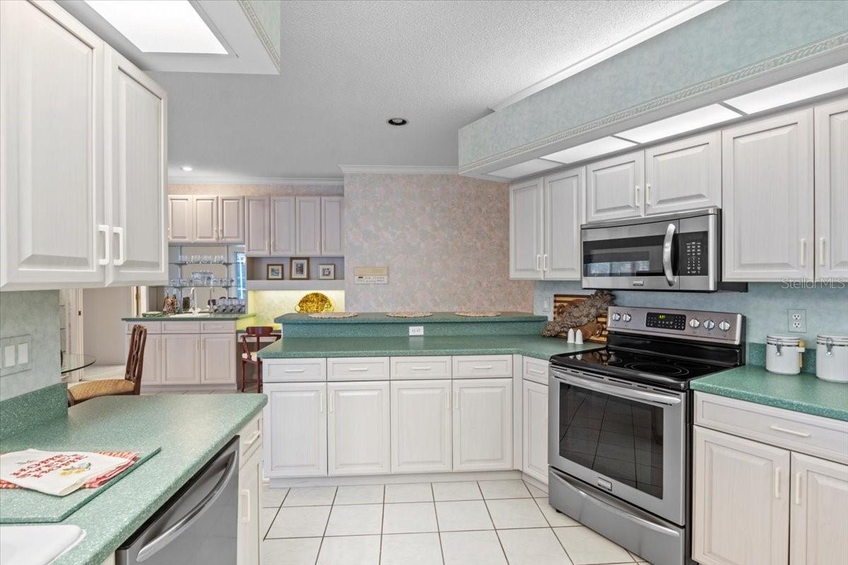 Image 17 of 99 For 3002 Wilderness Boulevard W