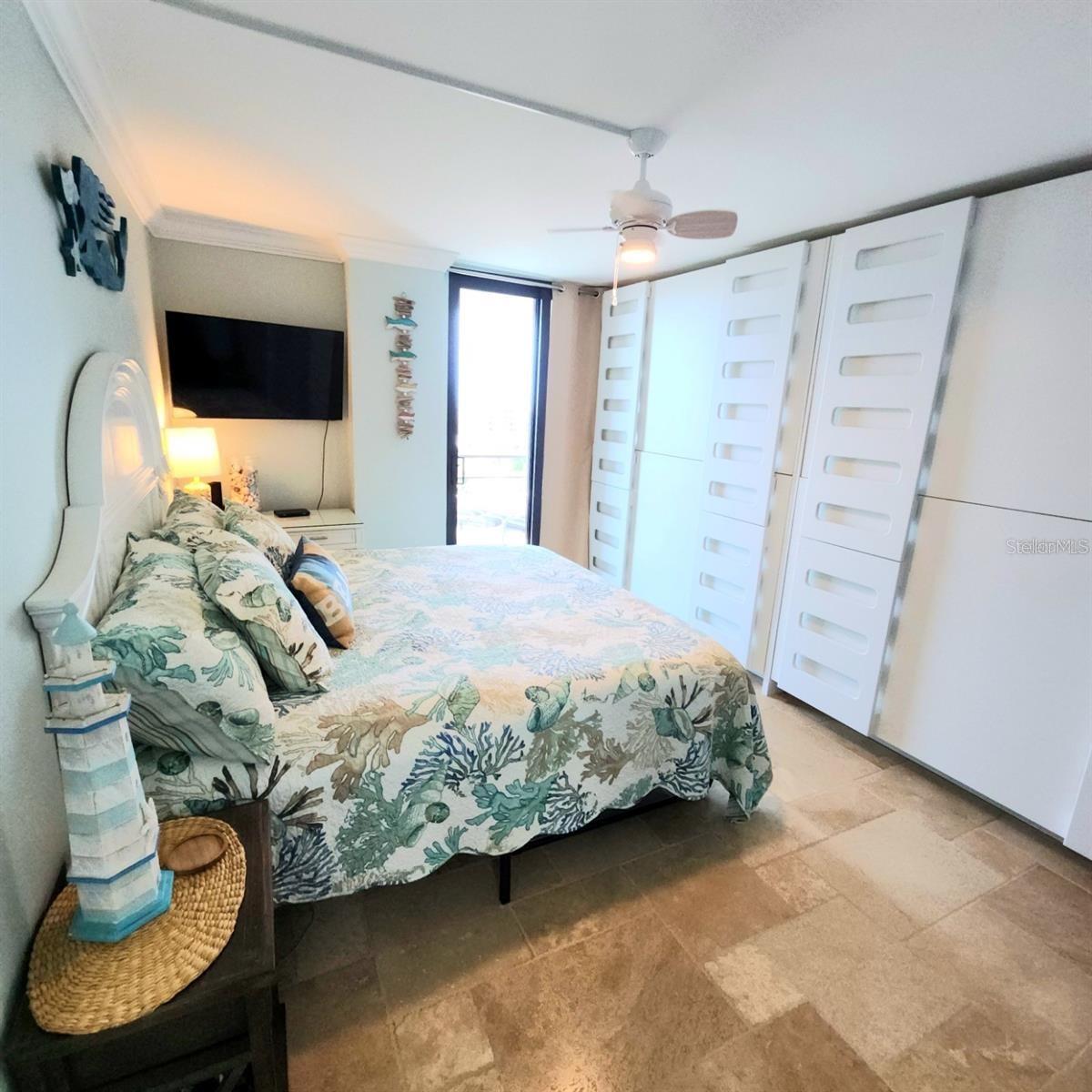 Image 16 of 55 For 6415 Midnight Pass Road 904