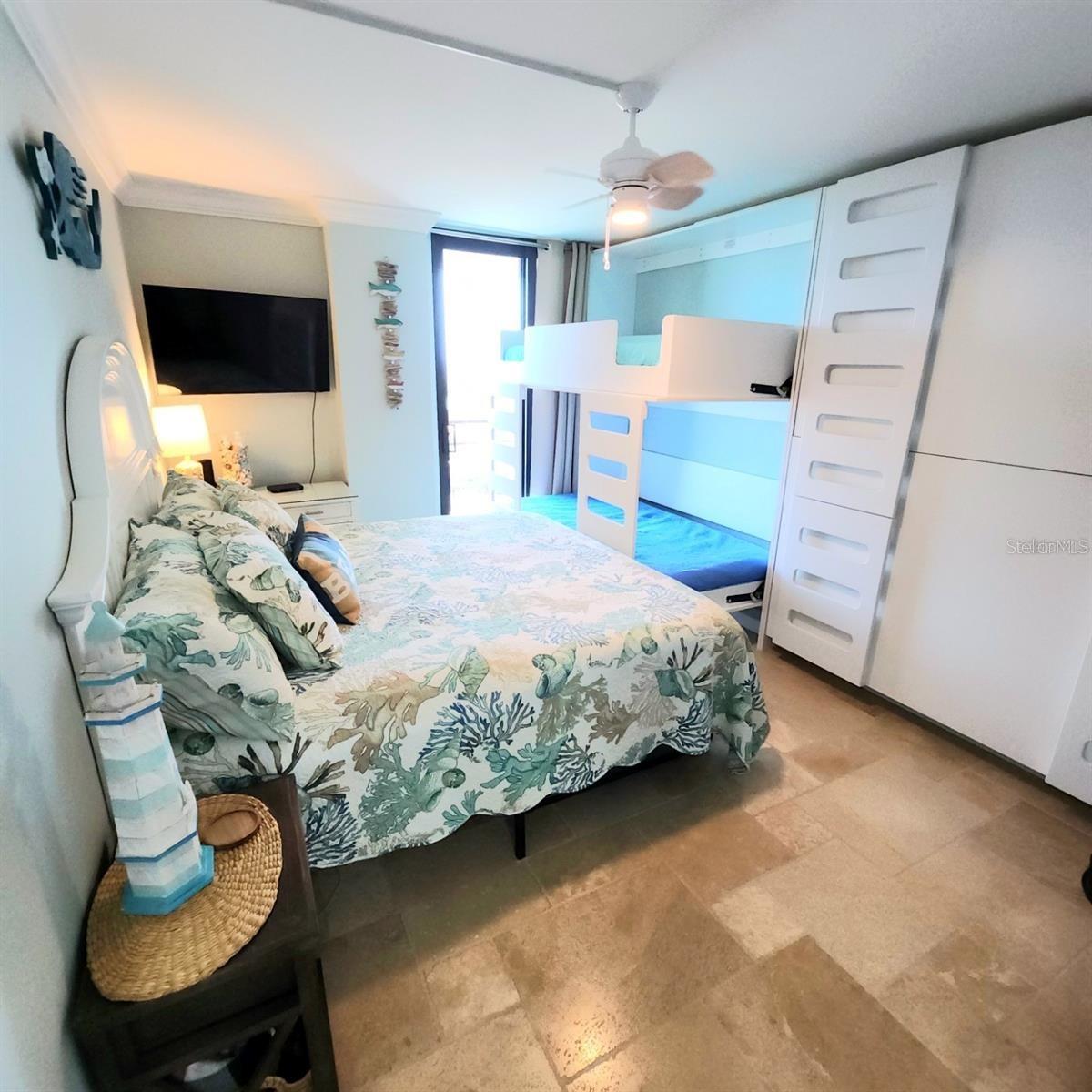 Image 17 of 55 For 6415 Midnight Pass Road 904