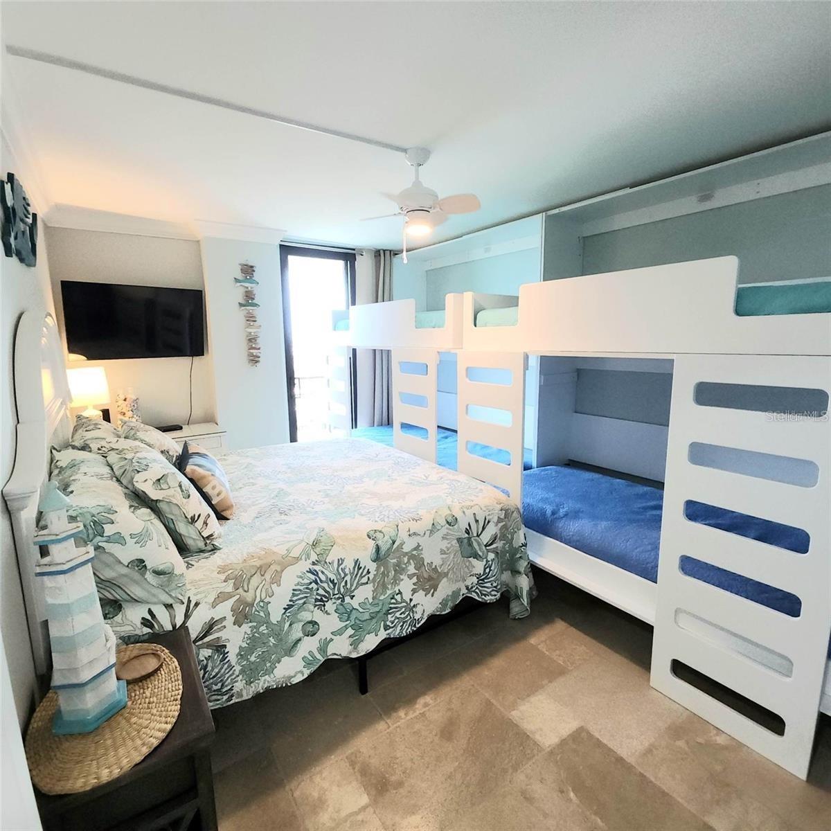 Image 18 of 55 For 6415 Midnight Pass Road 904