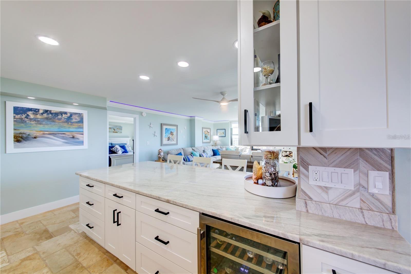 Image 22 of 55 For 6415 Midnight Pass Road 904