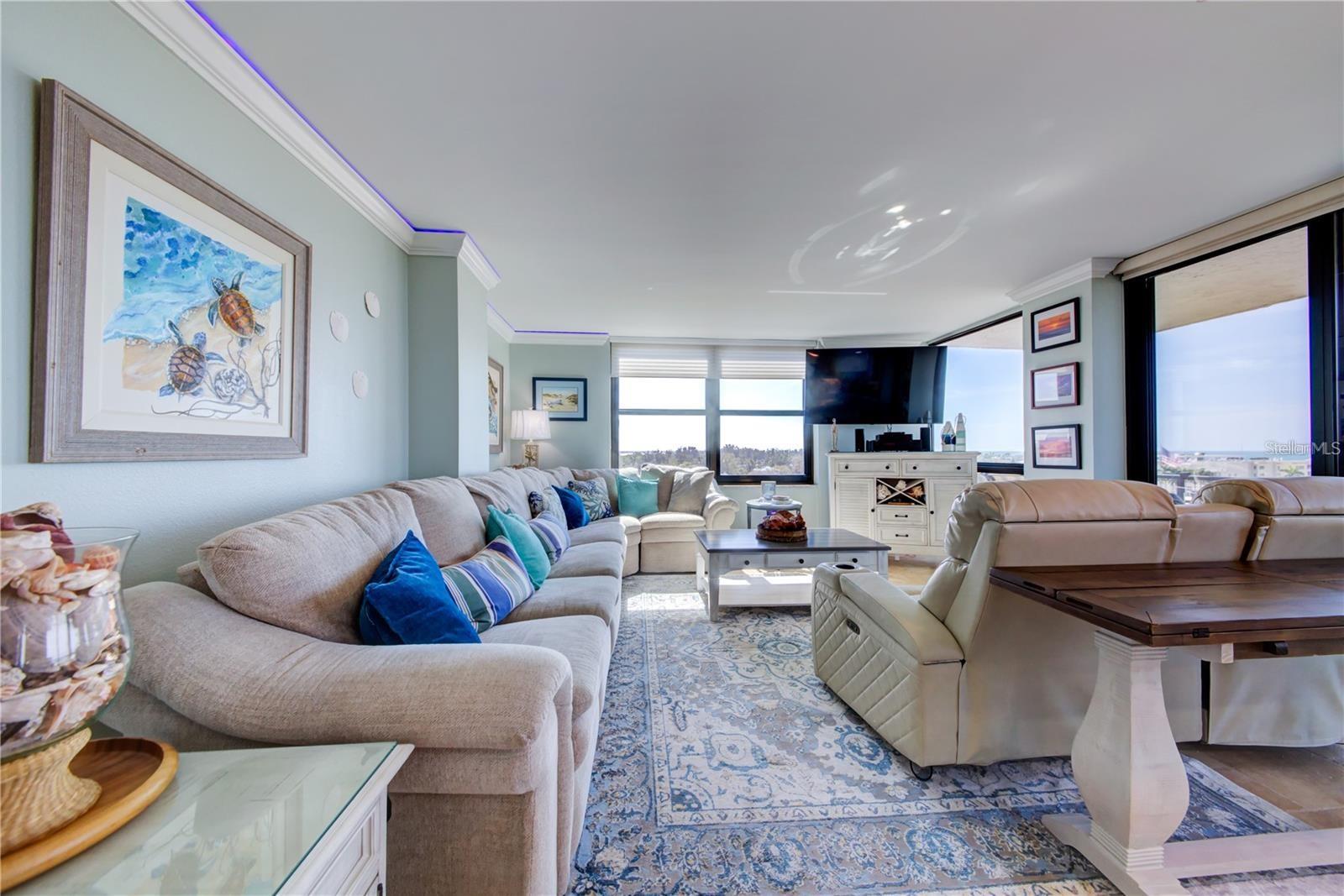 Image 36 of 55 For 6415 Midnight Pass Road 904