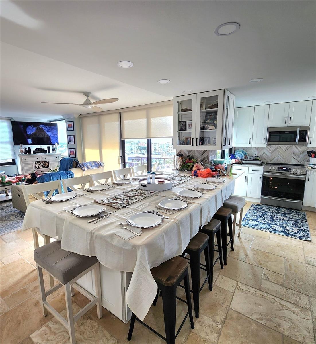 Image 42 of 55 For 6415 Midnight Pass Road 904