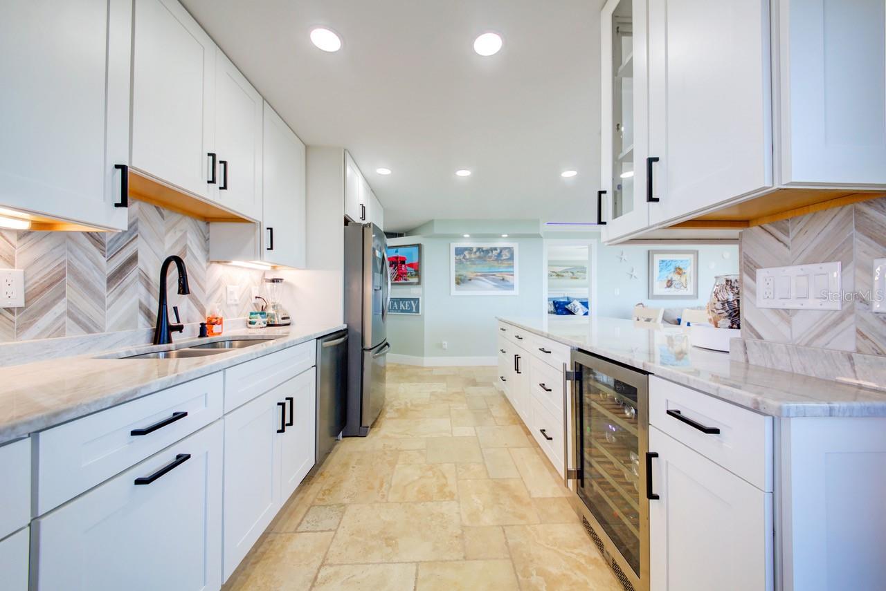 Image 5 of 55 For 6415 Midnight Pass Road 904