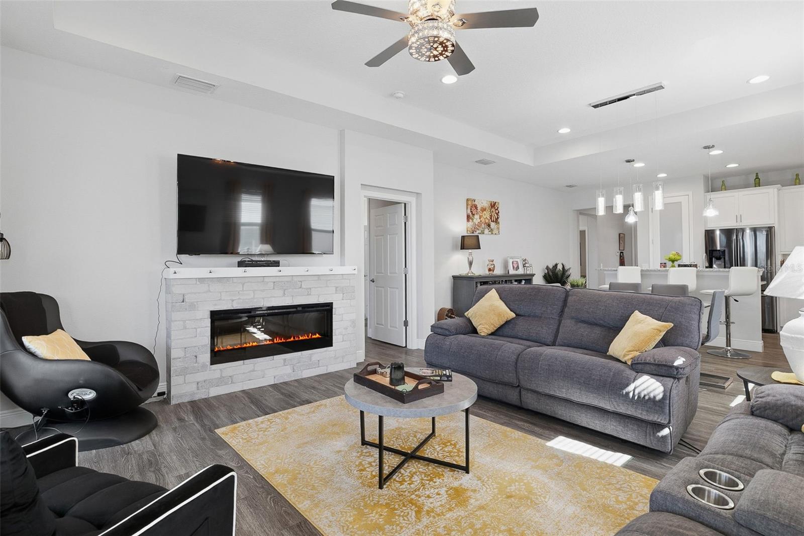 Image 18 of 63 For 7522 Campus Cove