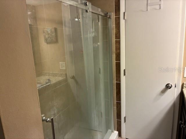 Image 11 of 16 For 3806 Oak Drive V21