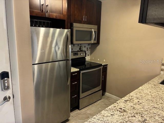 Image 3 of 16 For 3806 Oak Drive V21