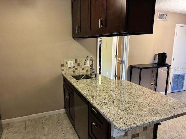 Image 4 of 16 For 3806 Oak Drive V21