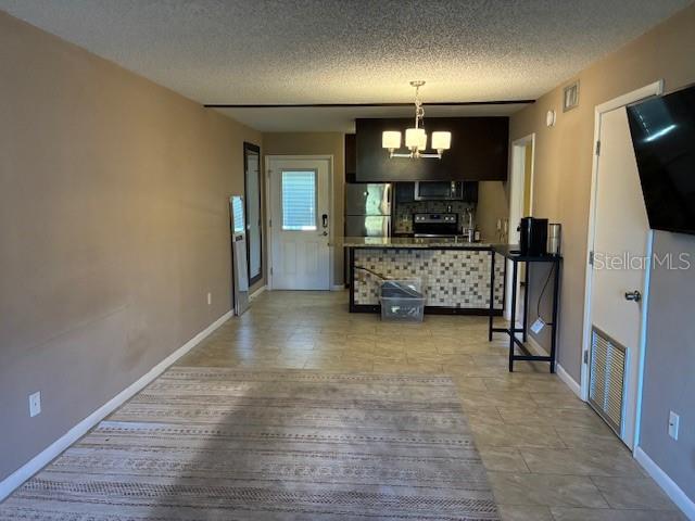 Image 7 of 16 For 3806 Oak Drive V21