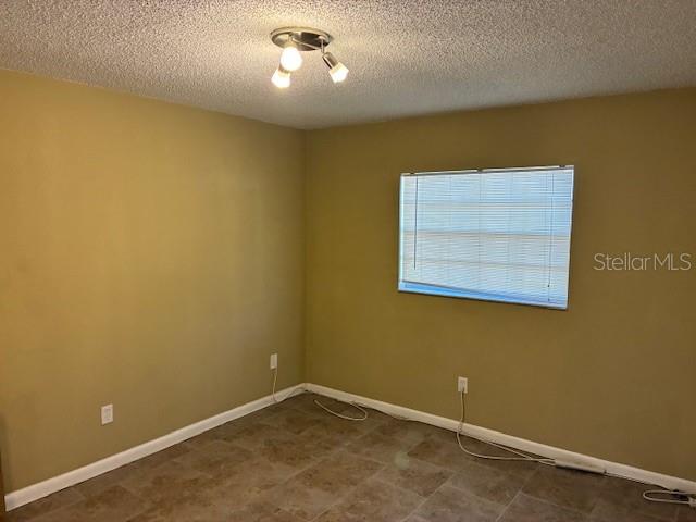 Image 8 of 16 For 3806 Oak Drive V21