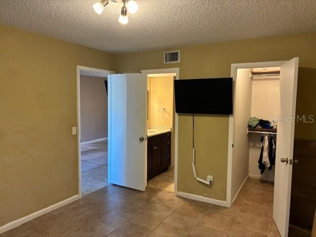 Image 9 of 16 For 3806 Oak Drive V21