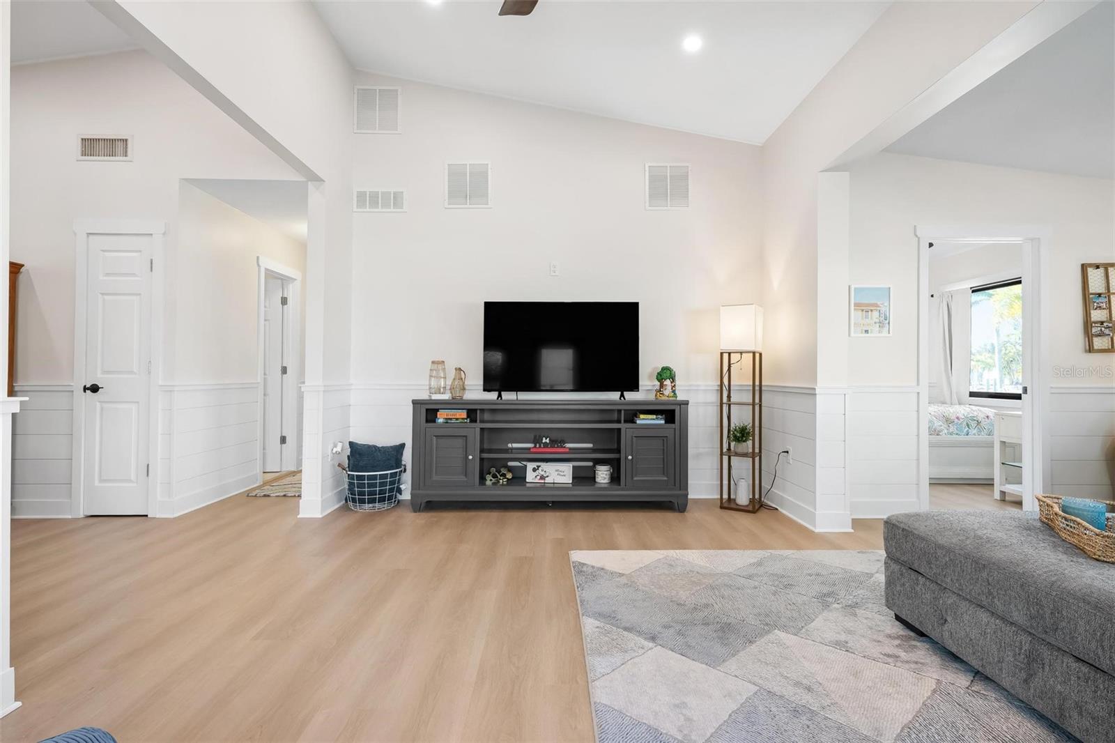 Image 15 of 67 For 401 28th Street