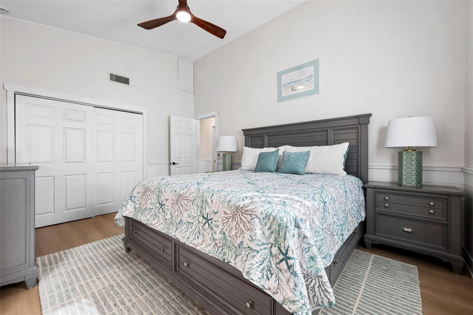 Image 36 of 67 For 401 28th Street