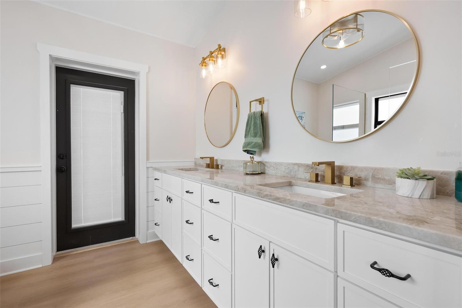 Image 38 of 67 For 401 28th Street