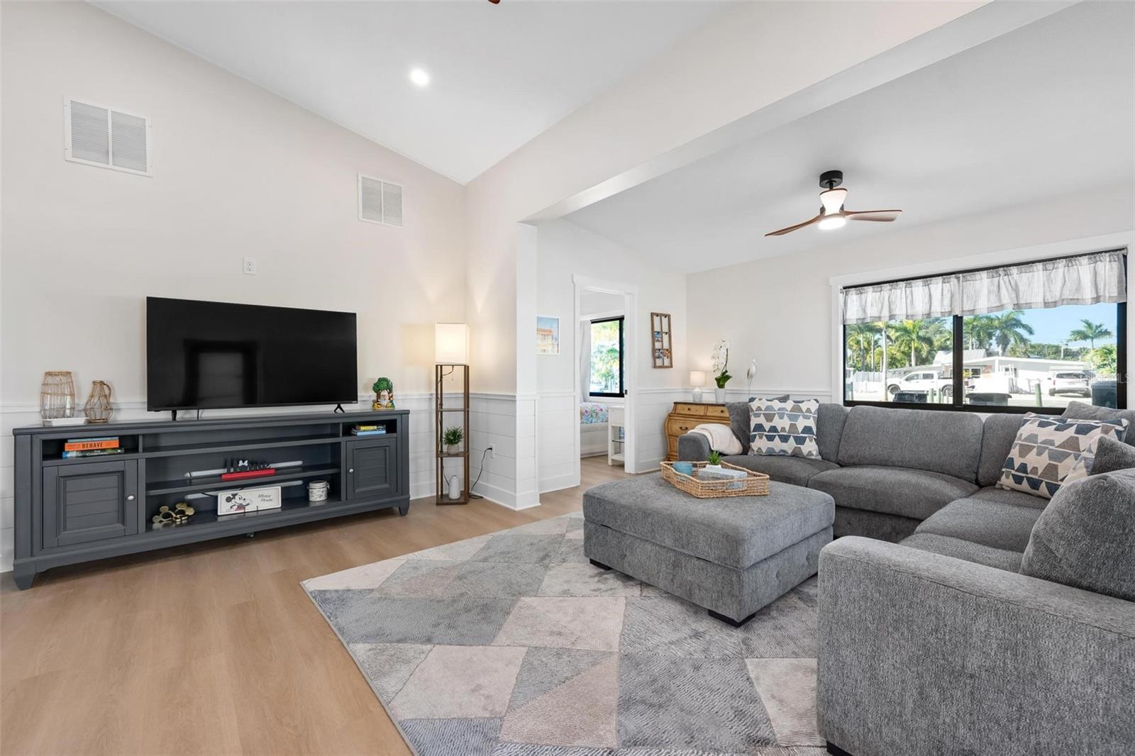 Image 7 of 67 For 401 28th Street