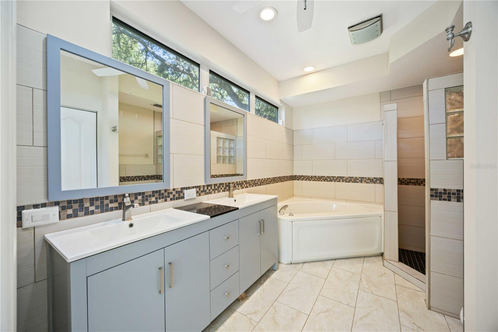 Image 13 of 29 For 6905 Arbor Oaks Ct