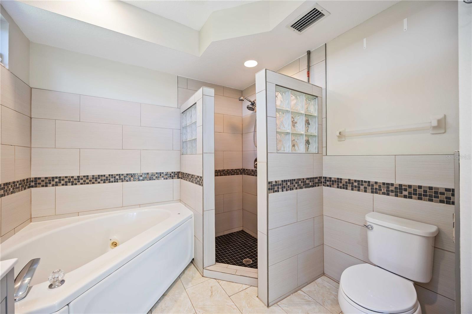 Image 14 of 29 For 6905 Arbor Oaks Ct