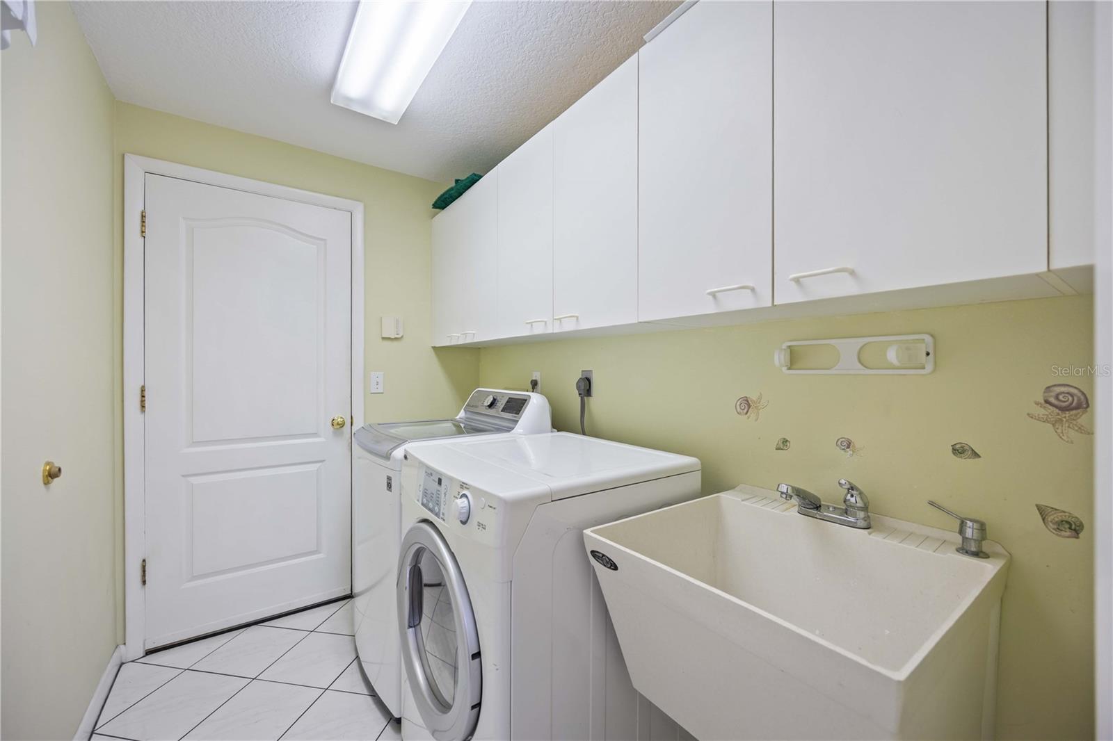 Image 23 of 29 For 6905 Arbor Oaks Ct