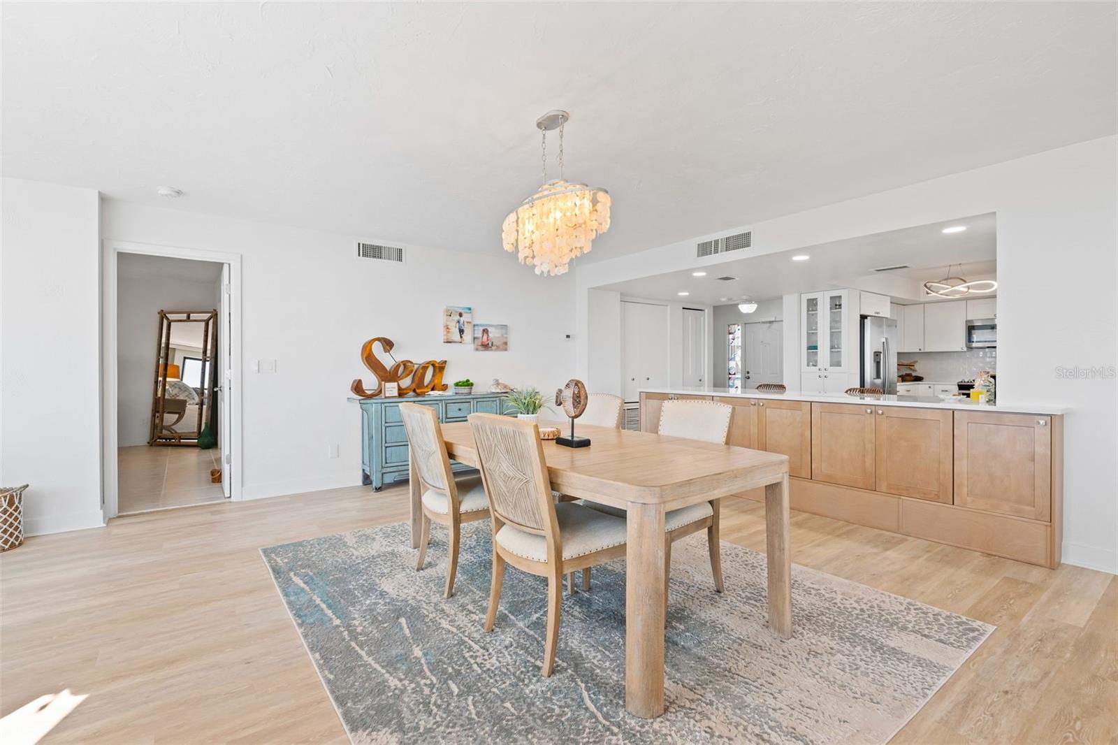 Image 17 of 46 For 8600 Midnight Pass Road 301