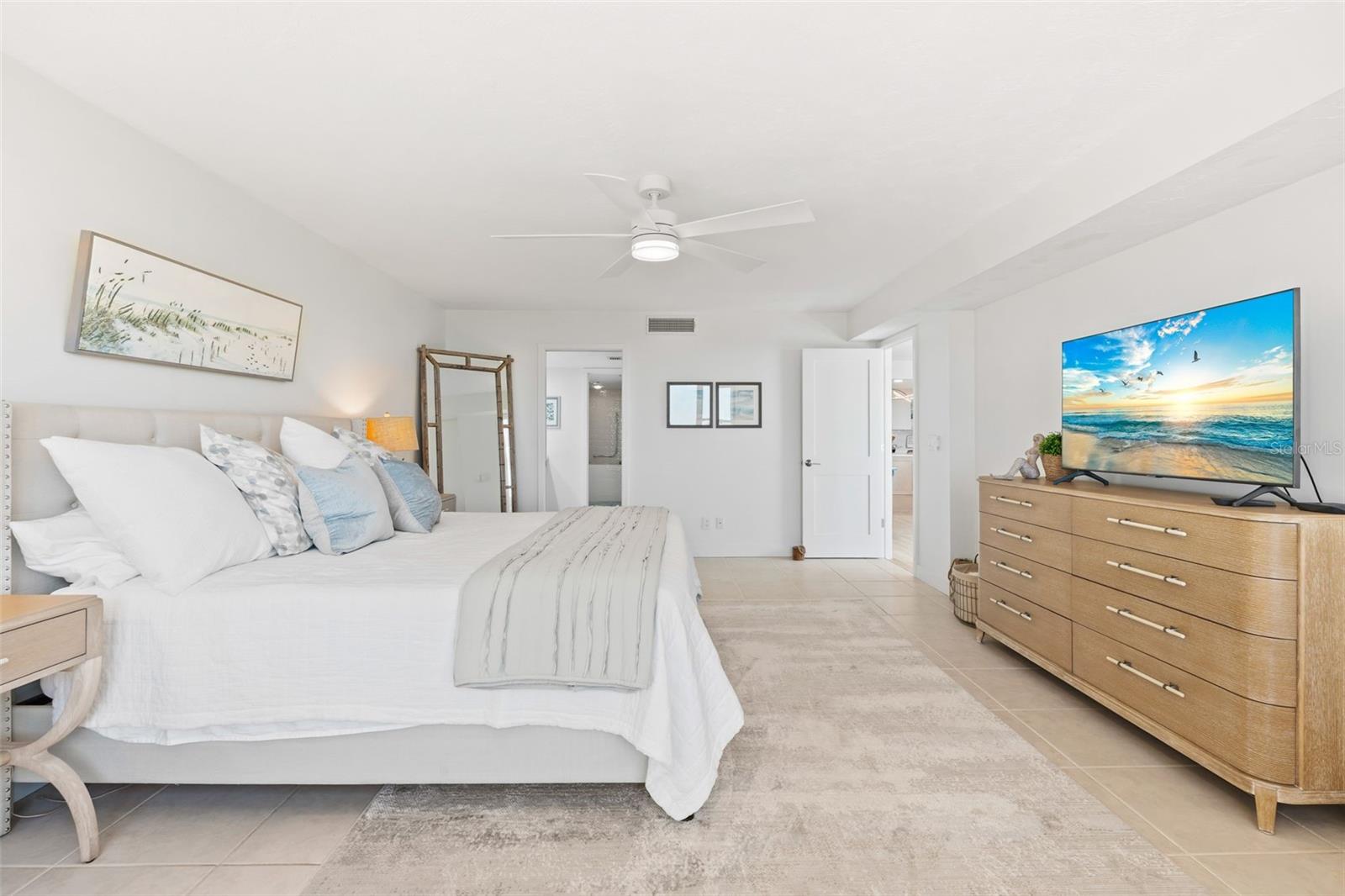 Image 20 of 46 For 8600 Midnight Pass Road 301