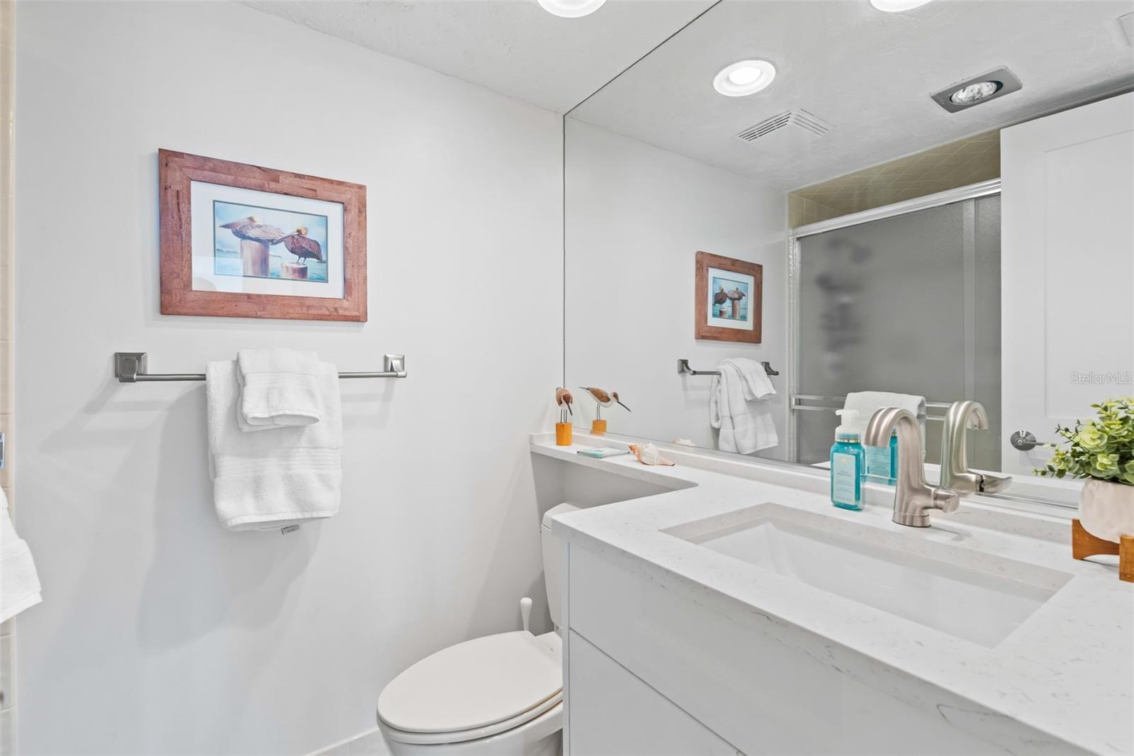 Image 26 of 46 For 8600 Midnight Pass Road 301