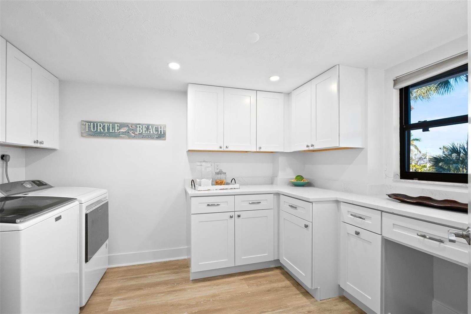 Image 28 of 46 For 8600 Midnight Pass Road 301