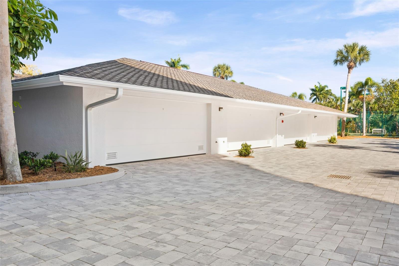 Image 30 of 46 For 8600 Midnight Pass Road 301