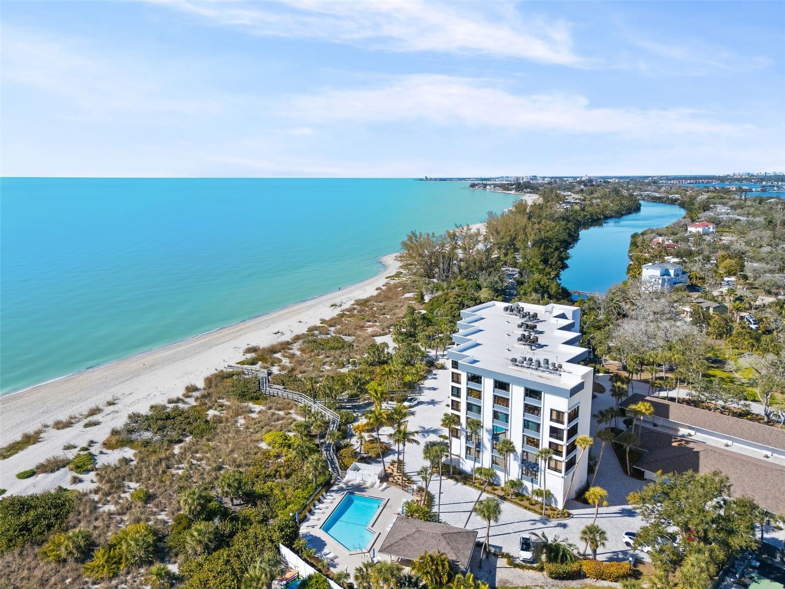 Image 37 of 46 For 8600 Midnight Pass Road 301