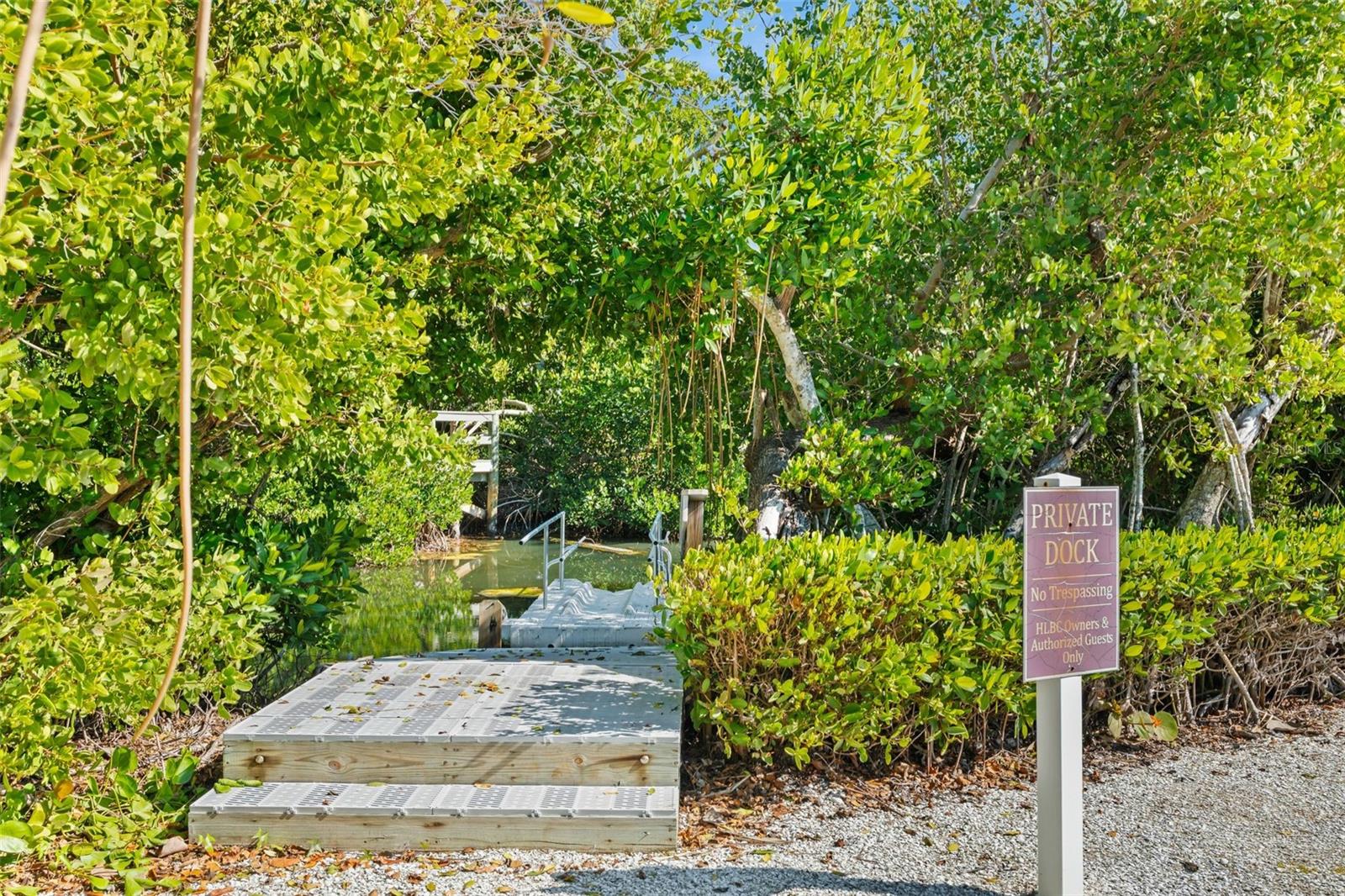 Image 40 of 46 For 8600 Midnight Pass Road 301