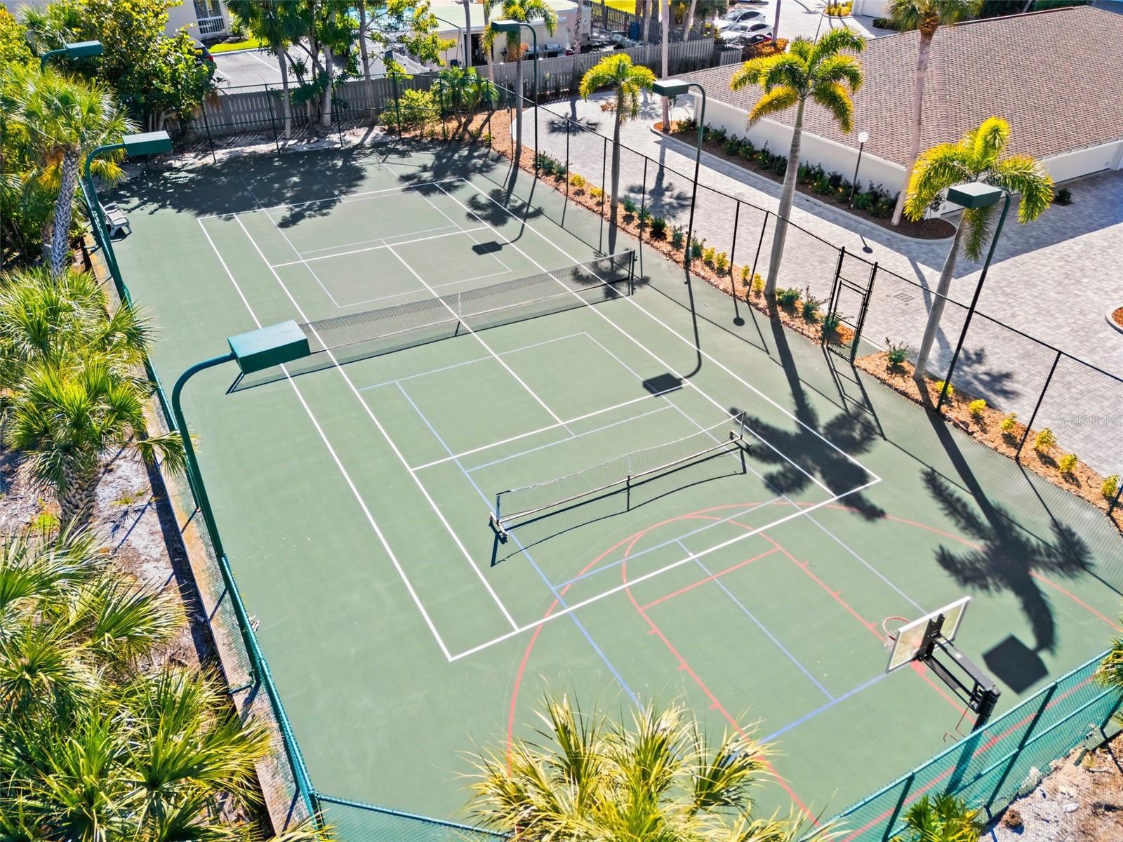 Image 44 of 46 For 8600 Midnight Pass Road 301