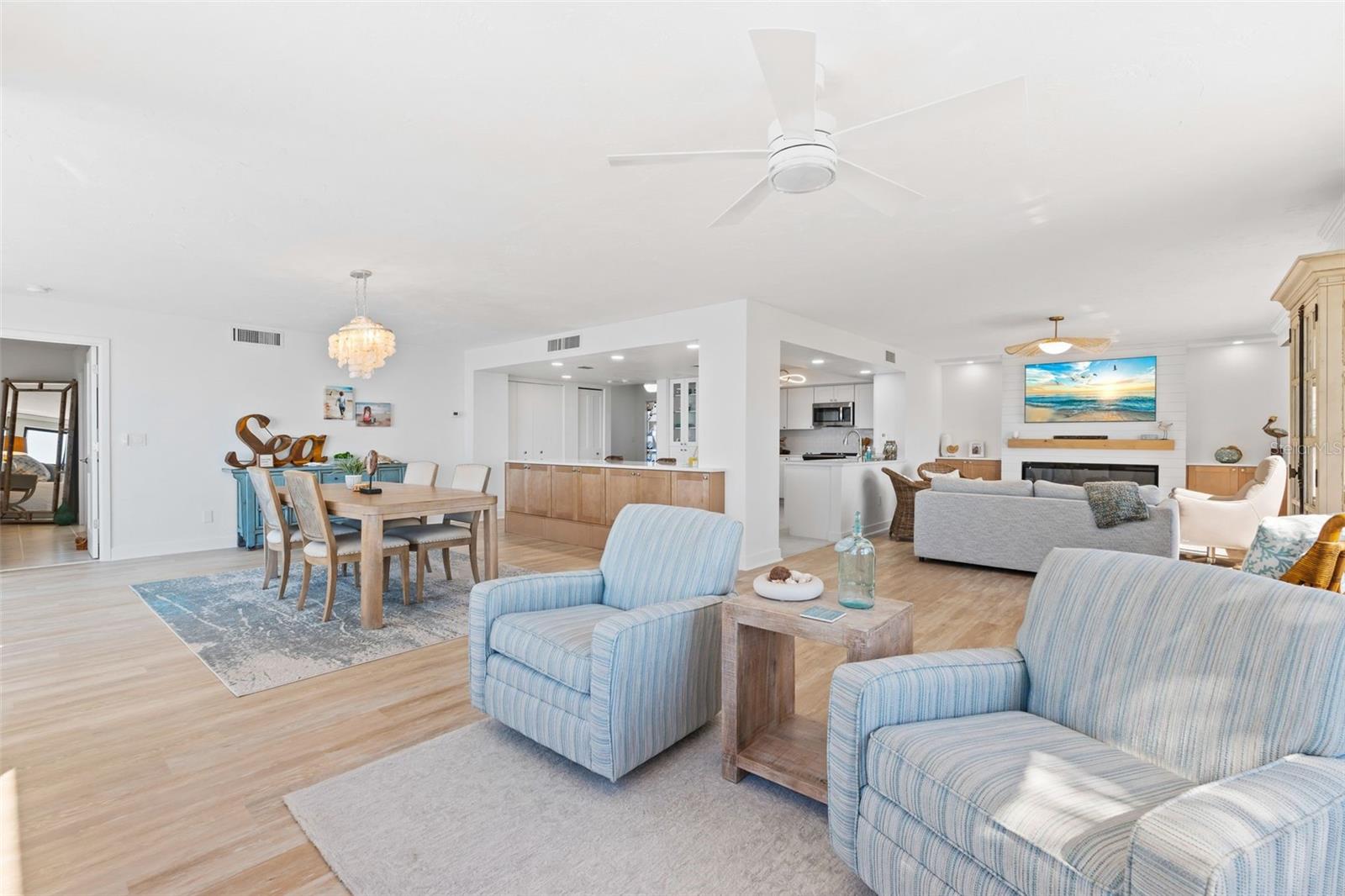 Image 9 of 46 For 8600 Midnight Pass Road 301