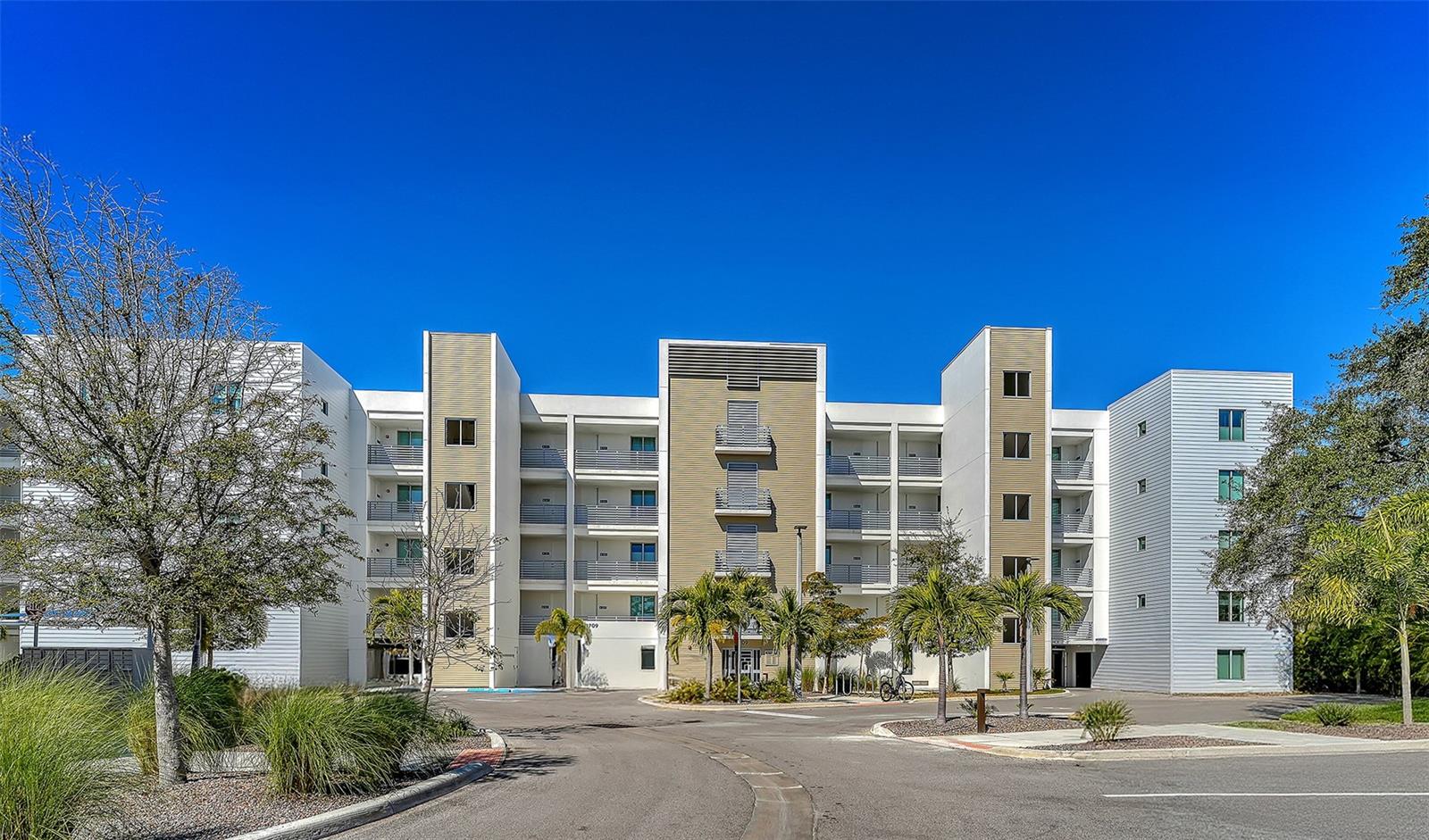 Image 22 of 60 For 1709 Tamiami Trail 223