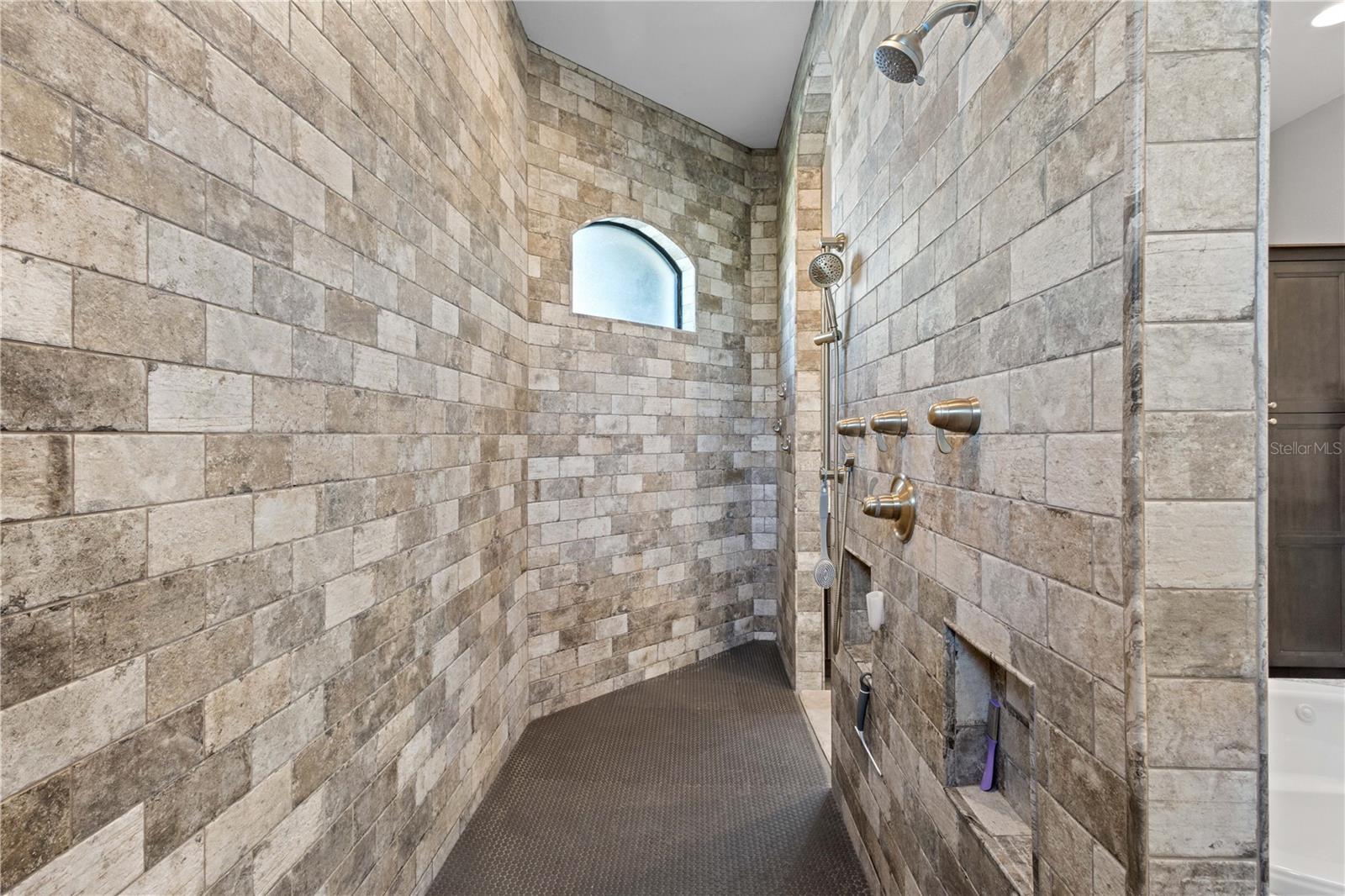 Image 19 of 31 For 17220 Pheasant Circle