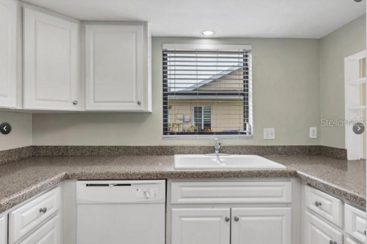 Image 3 of 17 For 4753 Ringwood Meadow