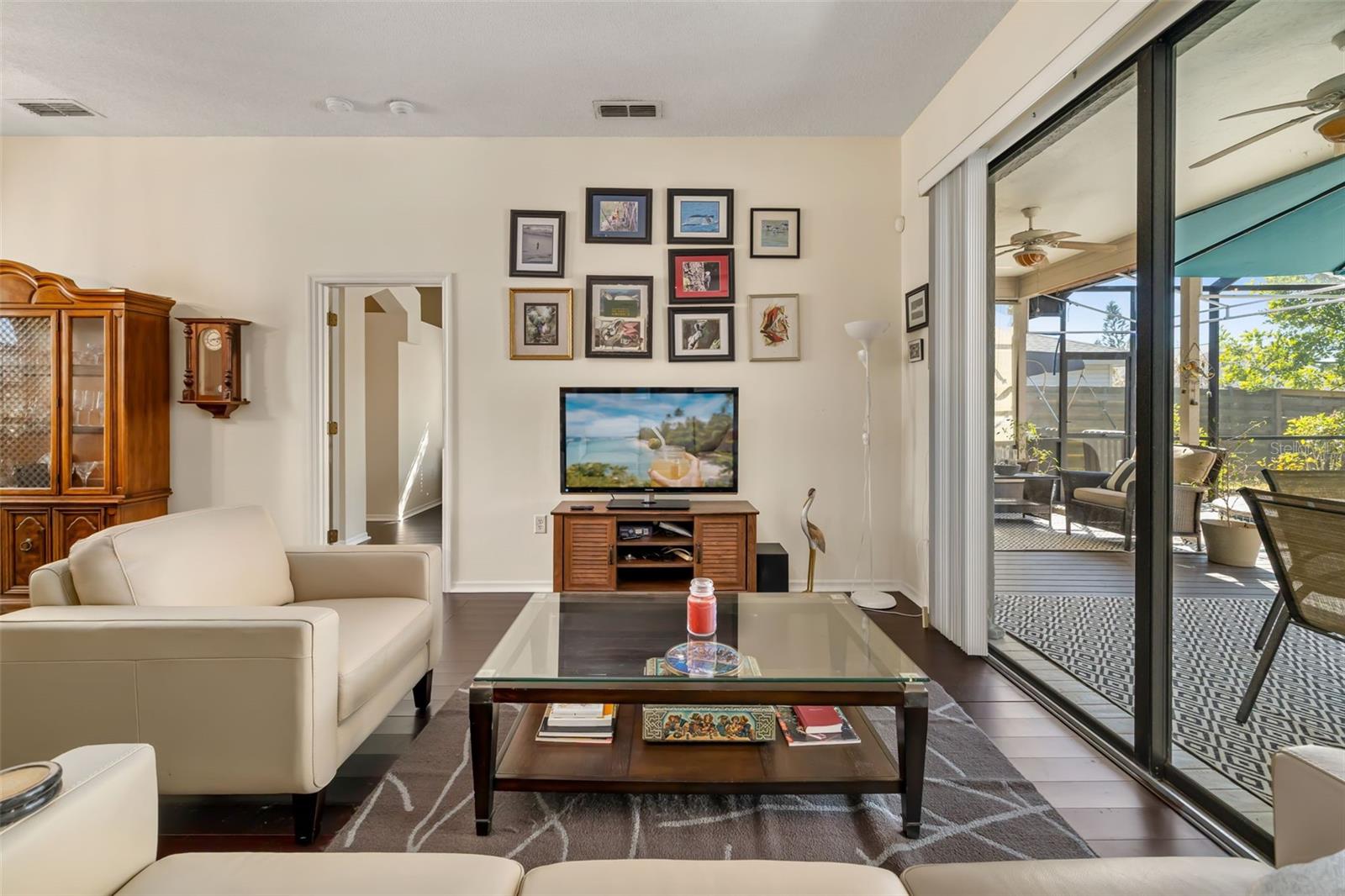 Image 19 of 64 For 8072 Glenbrooke Lane