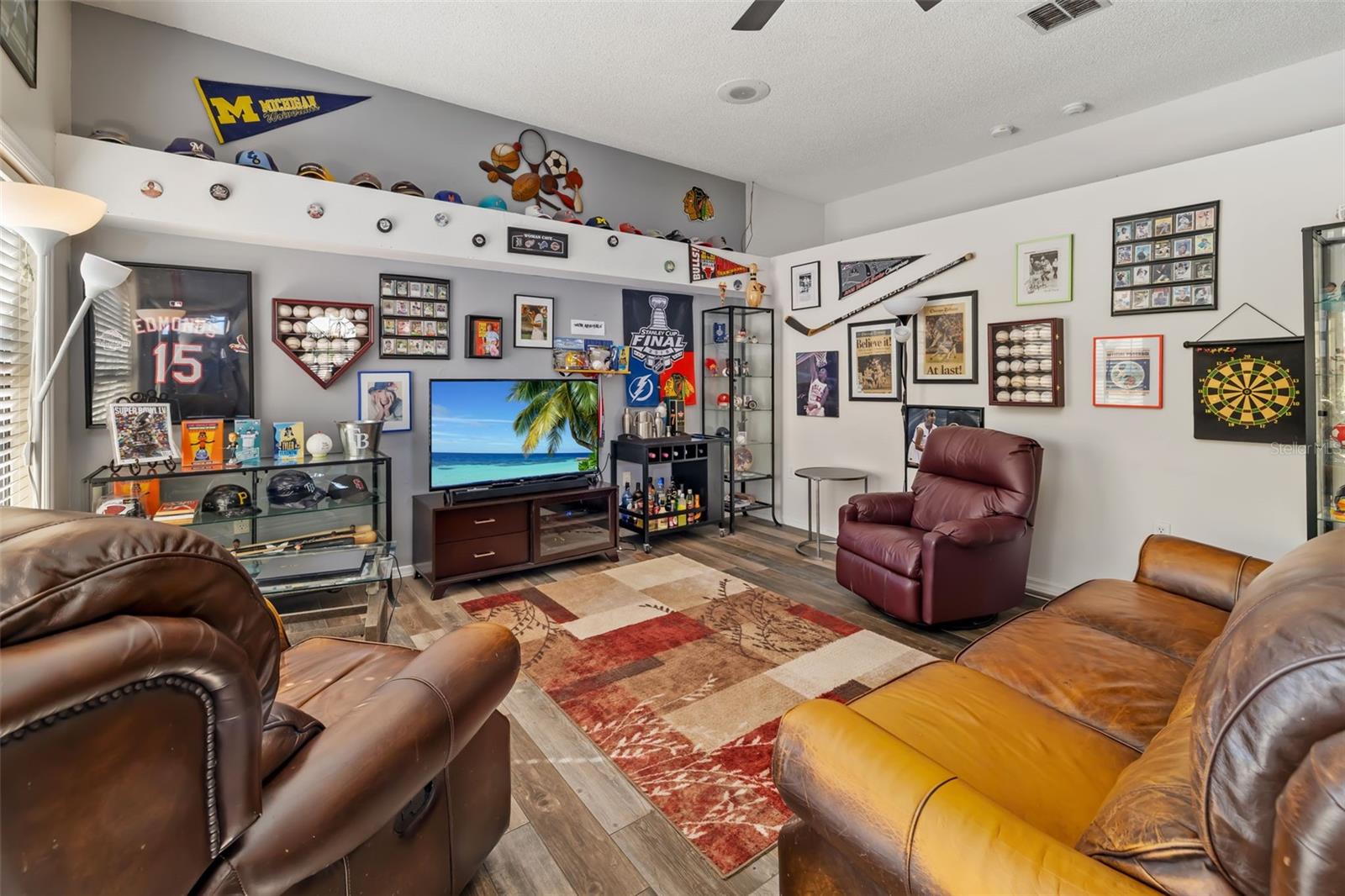 Image 22 of 64 For 8072 Glenbrooke Lane