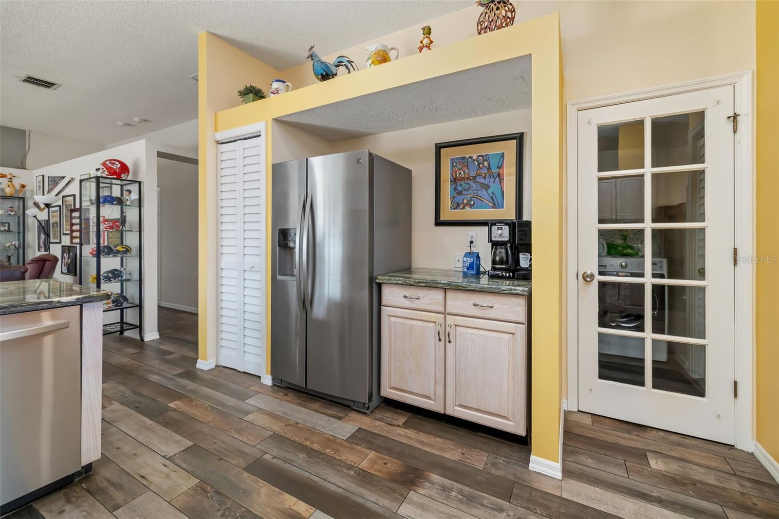 Image 23 of 64 For 8072 Glenbrooke Lane