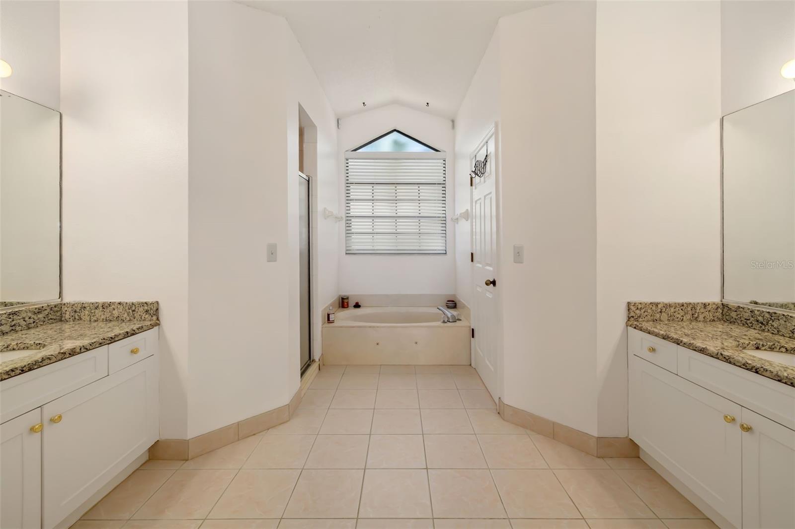 Image 28 of 64 For 8072 Glenbrooke Lane